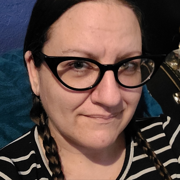 Meet your Posher, Ariel - Picture 2 of 2